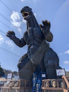 ゴジラ滑り台